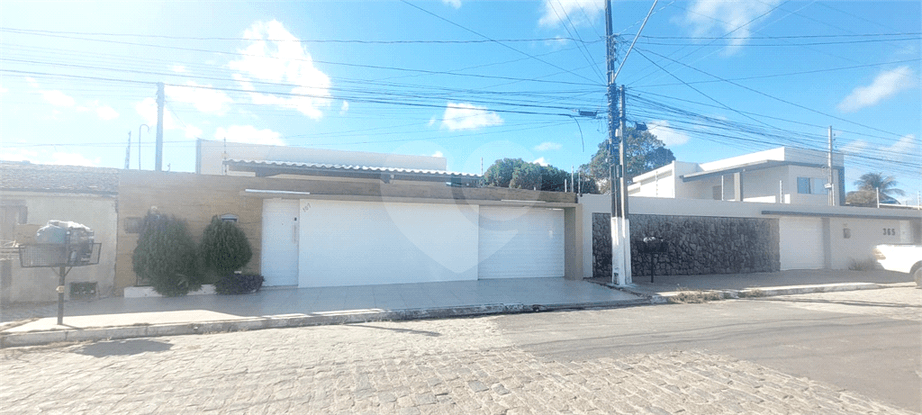 Casa à venda com 4 quartos, sendo 2 suítes, em Gruta de Lourdes, Maceió - AL