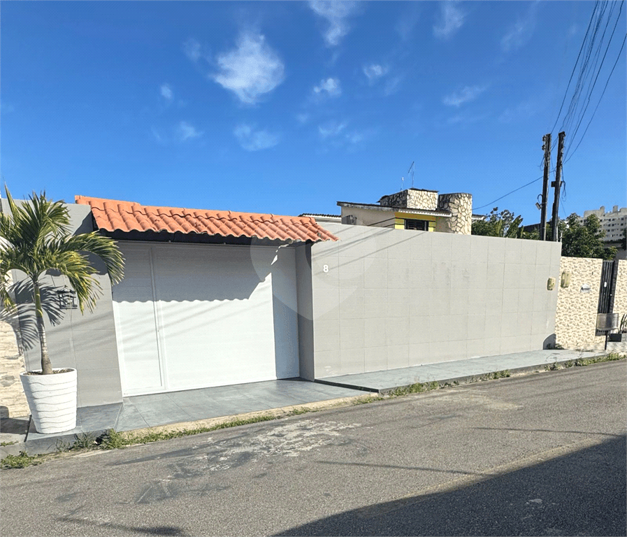 Casa à venda com 4 quartos, sendo 1 suíte, em Antares, Maceió - AL