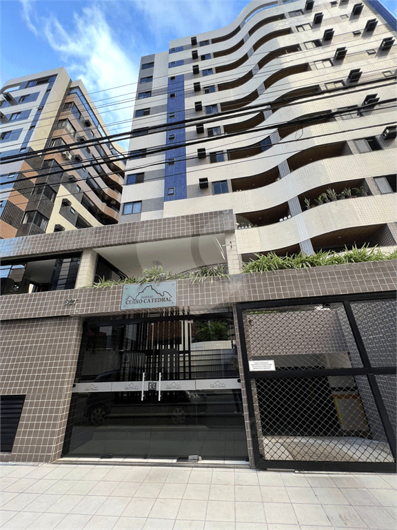 Apartamento à venda com 3 quartos no Edf. Cerro Catedral - Ponta Verde, Maceió