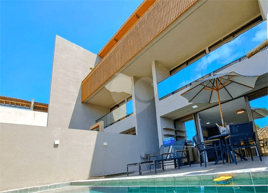 Casa duplex com 3 suítes no condomínio Villa Kanui