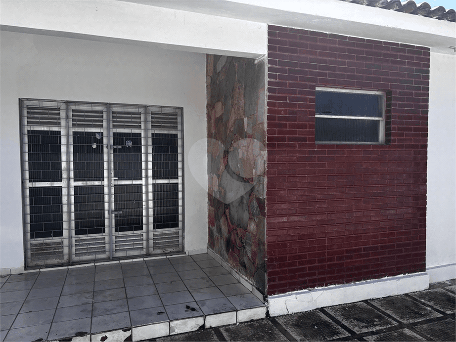Casa com 3 quartos (1 suíte) à venda em Mangabeiras, Maceió - AL