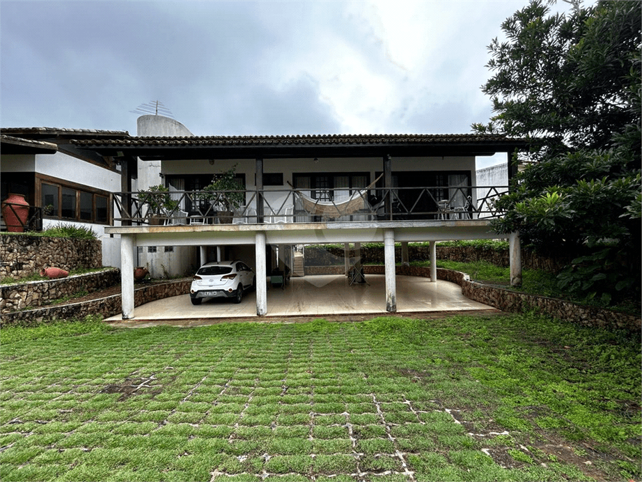 Casa em condomínio com 5 quartos em Jardim Petrópolis