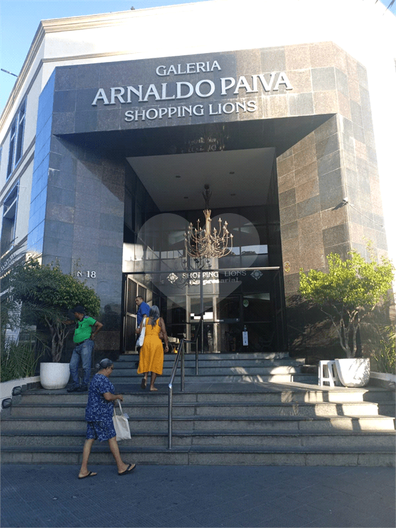 Sala à venda no condomínio Galéria Arnaldo Paiva - Shopping Lions