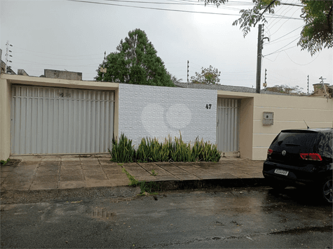 Casa em Condomínio com 3 quartos no Jardim Petrópolis