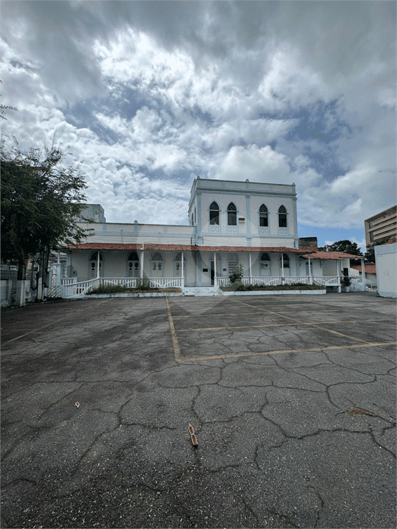 Edifício comercial no Centro de Maceió