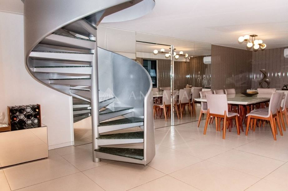 Cobertura Duplex com 5 Quartos e 3 Vagas na Ponta Verde