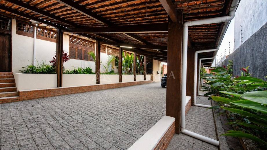 Casa com 5 Quartos e 6 Vagas na Pitanguinha