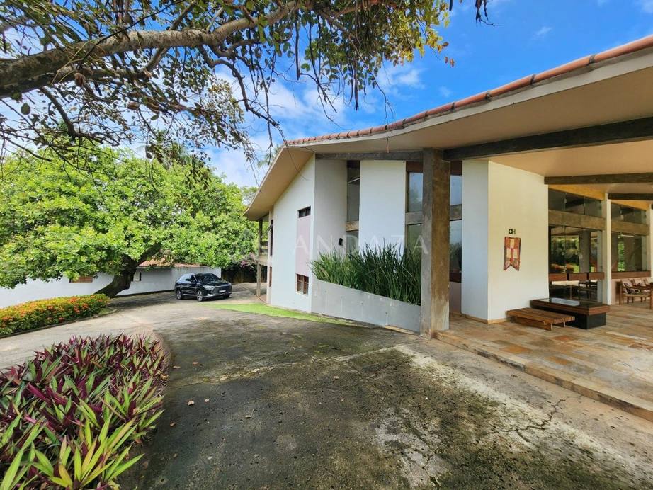 Casa para Alugar em Guaxuma com 4 Quartos