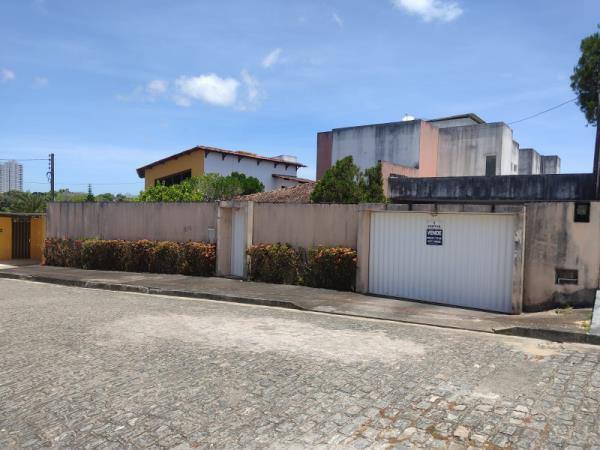 Casa em condomínio fechado no Jardim Petrópolis